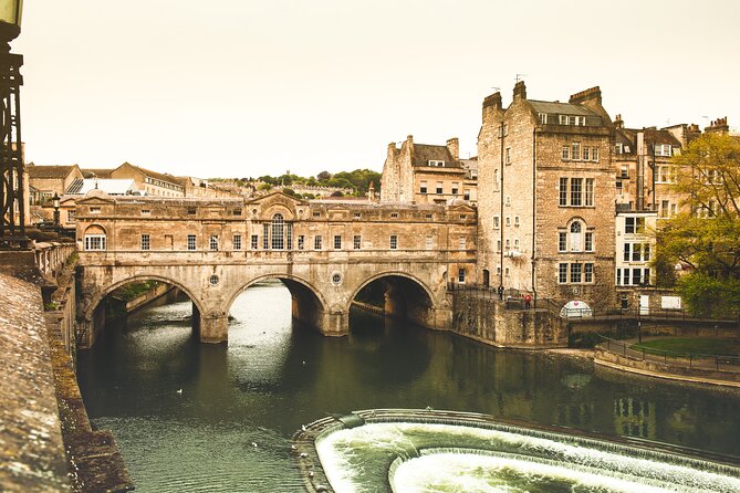 2-Day Windsor, Stonehenge, Bath & Oxford Tour Including Admission - Stonehenge with included entry and a visitor center you can use well