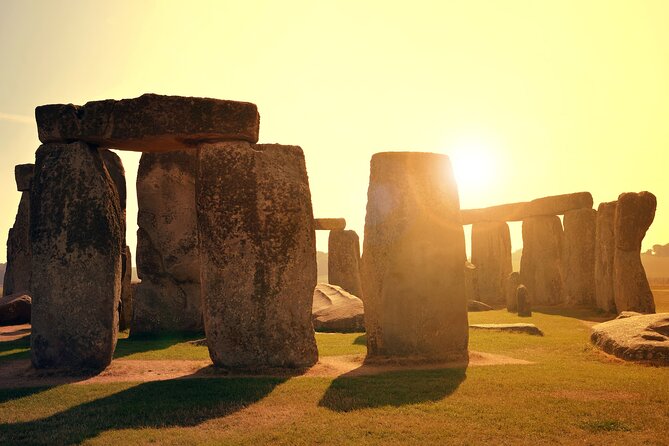 2-Day Windsor, Stonehenge, Bath & Oxford Tour Including Admission - London meet-up and the mini-coach rhythm