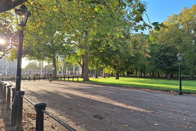 2 Hour Walking Tour from Buckingham Palace to Big Ben - Royal Memorials to Whitehall: The Middle of the Route Feels Like a Story