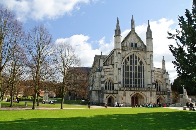 3-Day Isle of Wight and the Southern Coast Small-Group Tour from London - Day 3: Winchester’s layers, then Runnymede’s democracy setting
