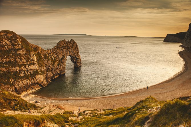 3-Day Stonehenge</em>, Glastonbury, Bath & the South West Coast Tour from London – Day 2 Dartmoor Ponies and Tavistock, with Exeter Time to Reset’ /><br />
Day 2 shifts from stone and coast to moor country. It also gives you a chance to breathe a bit before heading back to Exeter again.</p>
<h3>Dartmoor National Park: Wind, Rock, and Native Ponies</h3>
<p>You’ll spend about <strong>1 hour</strong> in <strong>Dartmoor National Park</strong>. The moor is remote and windswept, and one of the most charming details is the presence of <strong>native ponies grazing close by</strong>.</p>
<p><p>Even with limited time, Dartmoor is a different kind of “see it to get it.” The air feels wilder, the rock formations look dramatic in different light, and the moor’s flora and fauna add texture beyond the big scenery.</p>
</p>
<p><p>If you’re the type who likes photos, bring your camera, but also look up from your screen. Dartmoor rewards noticing small things, from pony shapes against stone to changes in vegetation.</p>
</p>
<h3>Tavistock: Market Town Heritage, Drake Connections</h3>
<p>Next up is <strong>Tavistock</strong>, with about <strong>1 hour 30 minutes</strong>. This is the kind of stop that works well for a quick cultural reset after open moor.</p>
<p><p>Tavistock is the birthplace of <strong>Sir Francis Drake</strong>, and it has both religious and mining heritage, including its identity as an old stannery town. There’s also a market feel, with local produce and wares, which means you can snack or pick up small items without turning it into a whole mission.</p>
</p>
<p><p>If the group is moving quickly (it usually is), I’d still prioritize a short wander rather than trying to cover everything in your head. The point is to feel the town’s pace.</p>
</p>
<h3>Back in Exeter for a Longer Second Look</h3>
<p>You return to Exeter in the early afternoon and get about <strong>2 hours</strong>. This is your best chance to do a simple “loop” on foot: city walls, the Norman cathedral, the Royal Albert Memorial area, and the <strong>quayside</strong>.</p>
<p><p>This is also where you can choose your own rhythm. You might want a coffee and people-watching, or you might want to focus on the Romanesque and medieval bits you missed earlier.</p>
</p>
<h2>Day 3 Glastonbury Tor Legends and Bath’s Roman and Georgian Layers</h2>
<p><img width="669" height="446" decoding="async" src=