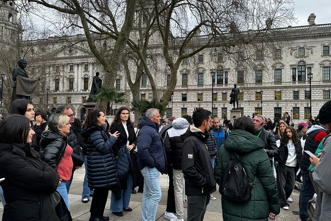 30 Major London Attractions Walking Tour With Photos - The pelican feeding green space, plus quick breaks for photos