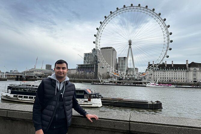 30 Major London Attractions Walking Tour With Photos - Piccadilly Circus and Leicester Square: neon billboards and classic West End scenes