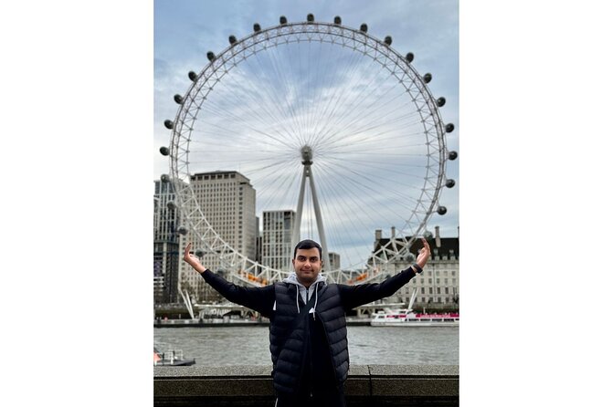 30 Major London Attractions Walking Tour With Photos - Whitehall, Horse Guards Parade, and the Westminster corridor you will recognize forever