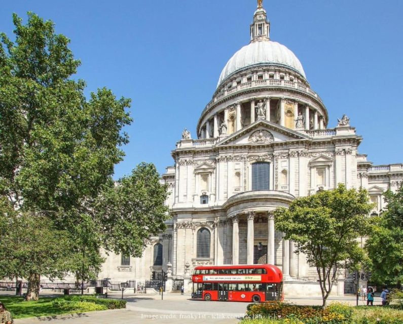 4-Hour Private Tour of London in a Panoramic Black Cab - Trafalgar Square and St Paul’s Cathedral: street-level London that feels cinematic