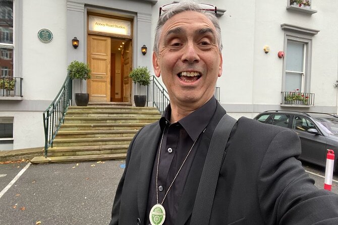 A Beatles London taxi tour and sightseeing experience - Stop 3: Montagu Square, Where the Home Addresses Feel Close