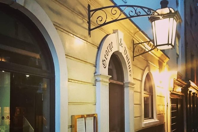 A Christmas Carol and Charles Dickens Old London Walking Tour - The coffee-house stop that ties Scrooge’s life to Dickens favorites