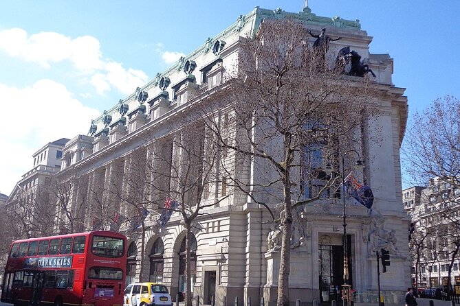 A Muggle's Guide to Harry Potter Walking Tour in London - Pace, group size, and staying safe in busy streets