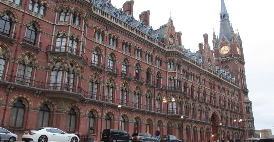 A Muggle's Guide to London: Harry Potter Walking Tour - Diagon Alley inspiration, where street details do the storytelling