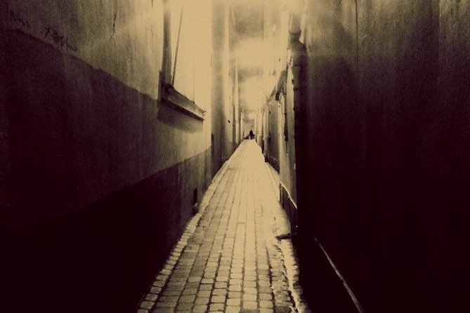 Afternoon Jack the Ripper : Guided Tour - The market walk-by: small moments that help you picture the neighborhood