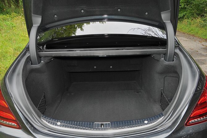 Arrival by Luxury Car from Heathrow Airport LHR to Central London - Price and Value: What $139.46 Per Person Buys You