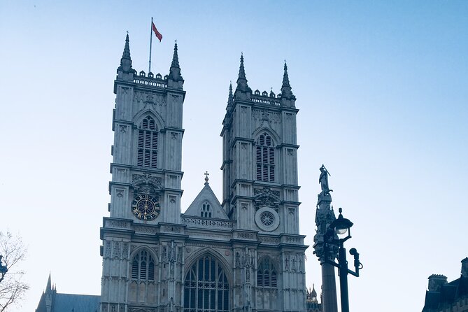 Bespoke London Black Taxi Tours - Horse Guards Parade near Churchill’s War Rooms, government district mood