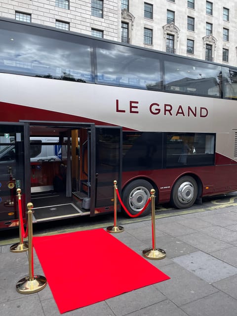 Best of London by LE GRAND - London's Luxury Bus Tour - Westminster entrance: Piccadilly, Wellington Arch, and the royal approach