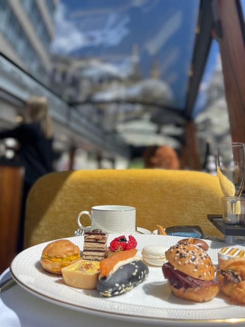 Best of London by LE GRAND - London's Luxury Bus Tour - Westminster core: Westminster Abbey, Parliament, Big Ben, and Whitehall