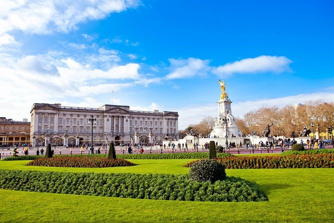 Black Taxi Tour of London: Classic Sightseeing Bespoke & Fun - Buckingham Palace exterior: 30 minutes to get the photos and the plot