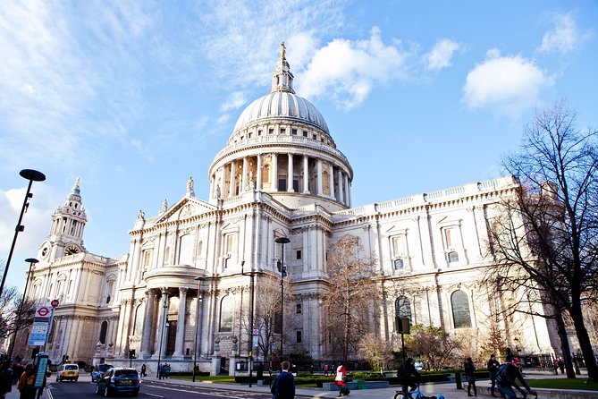 Black Taxi Tour of London: Classic Sightseeing Bespoke & Fun - St. Paul’s Cathedral exterior: why the surroundings matter