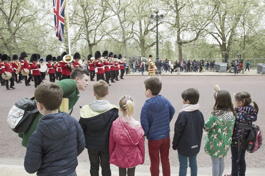 Bobbies, Corgis and the 7 Lions - Larry the Cat at 10 Downing Street, explained without the politics overload