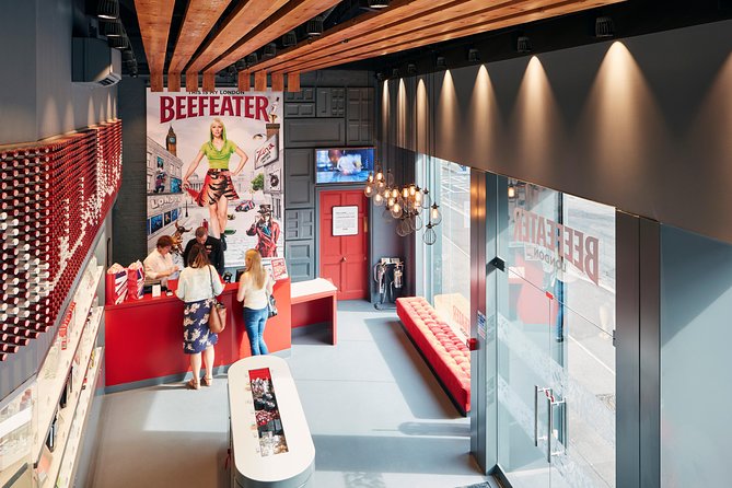 Borough Market & Beefeater Gin Distillery Tour - Borough Market meeting point, headsets, and why 2 hours works