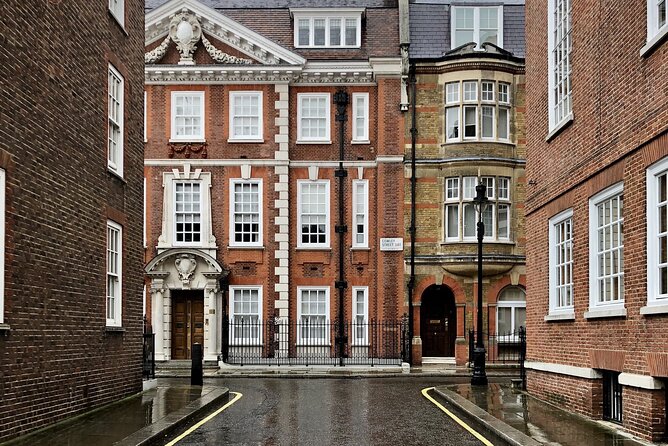 Bridgerton Tour in London - Stop 4 at Berkeley Square: Annabel’s and the mansion at number 50