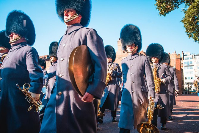 British Royalty walking tour including The Changing Of The Guard! - Changing of the Guard viewing, without getting lost