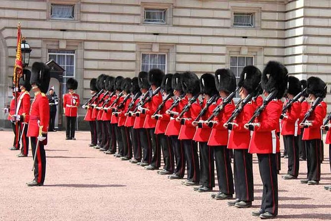 British Royalty walking tour including The Changing Of The Guard! - Buckingham Palace: the main act and the prep