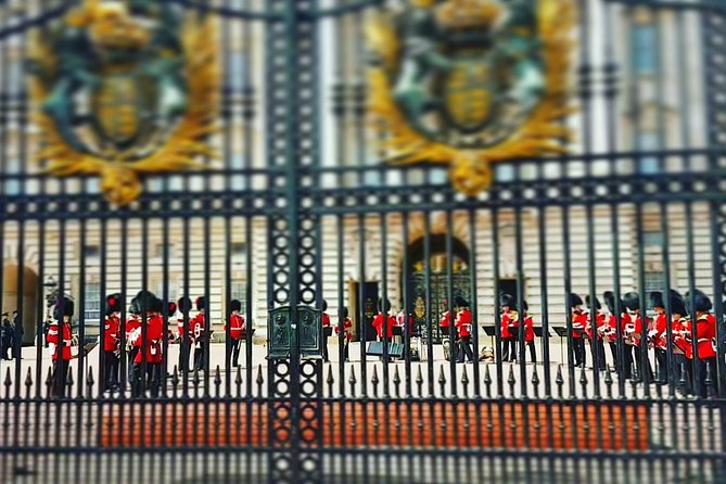 British Royalty walking tour including The Changing Of The Guard! - Guide style, group size, and the one thing to watch