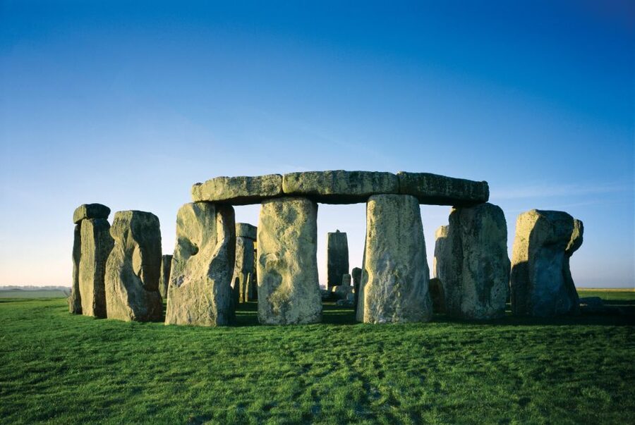 Buckingham Palace and Stonehenge Tour - The coach ride through central London: Wi-Fi and a reality check on comfort