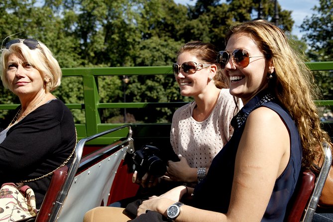 Buckingham Palace and Vintage Bus Tour of London - Why This Vintage Bus + Thames Cruise Combo Works