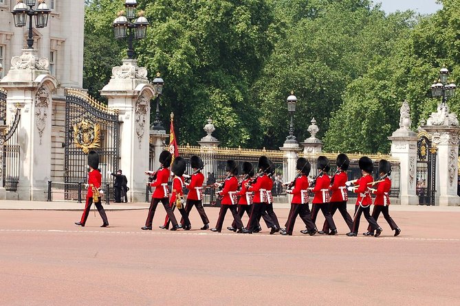 Buckingham Palace and Vintage Bus Tour of London - The Routemaster Bus Loop: Icon Views Without the Wandering