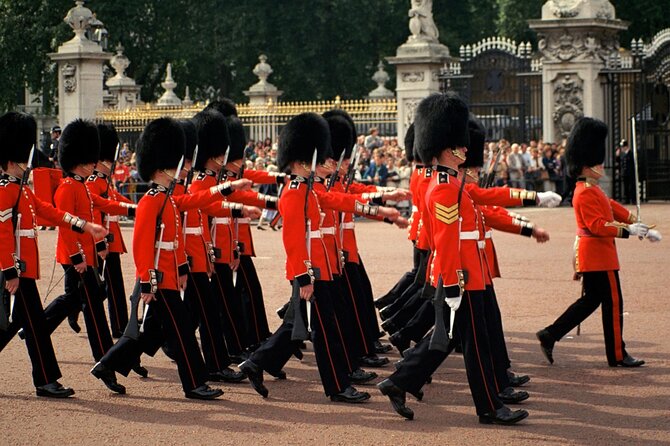 Buckingham Palace & Changing of the Guard Experience - Starting at Santander77 Piccadilly, and how to avoid the most common mistake