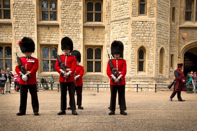 Buckingham Palace & Changing of the Guard Experience - Buckingham Palace views and the Changing of the Guard window