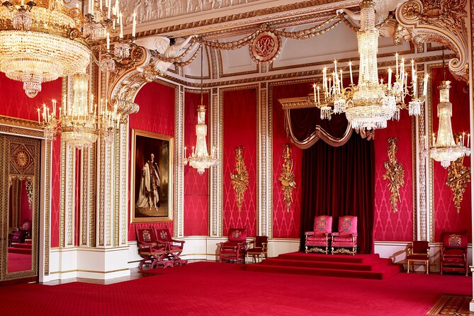 Buckingham Palace Entrance Ticket & Changing of the Guard Tour - Pace, crowds, and earbud hearing: practical tips that prevent headaches