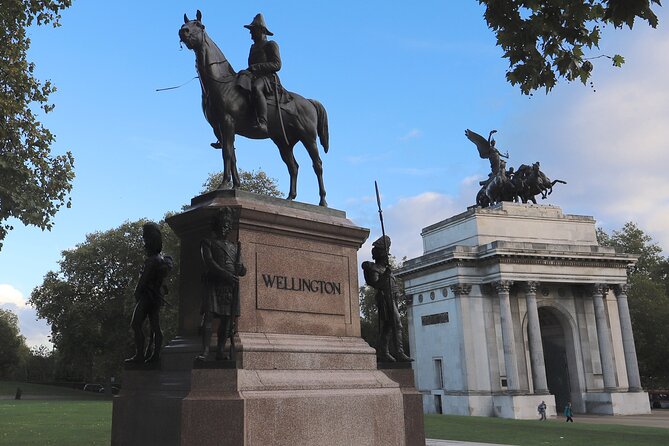 Buckingham Palace, St James Palace & Tea at Kensington Palace - Wellington Arch, Bomber Command Memorial, and the mix of Britain in one route