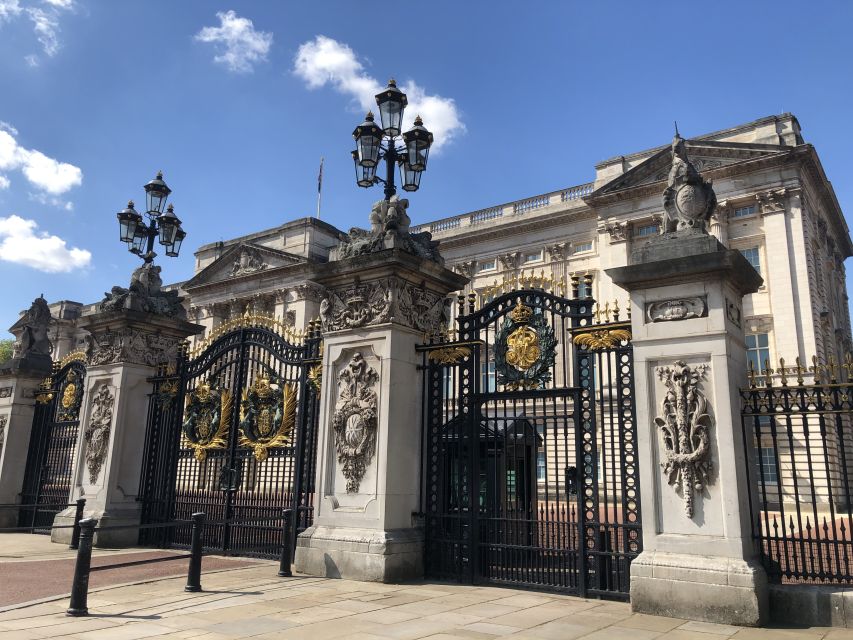 Buckingham Palace Visit and Changing of the Guard Tour - The walk to Buckingham Palace, and why it sets your pace