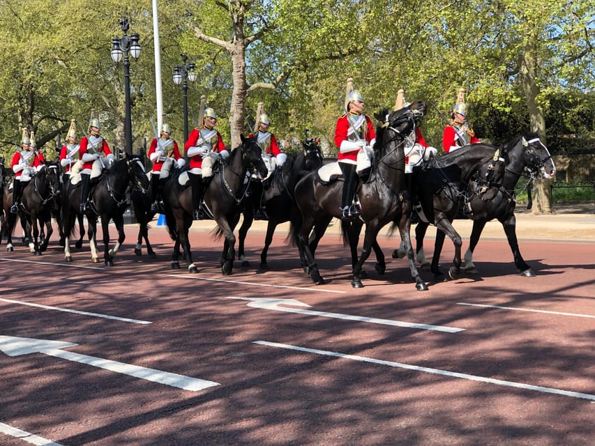 Buckingham Palace Visit and Changing of the Guard Tour - Buckingham Palace State Rooms: official audio tour, no distractions