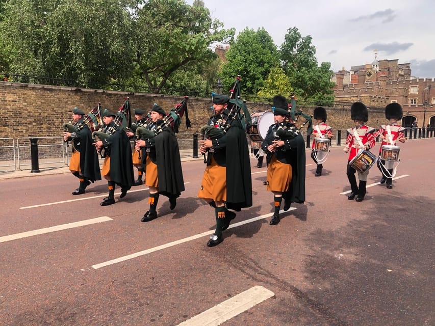 Buckingham Palace Visit and Changing of the Guard Tour - Buckingham Palace Gardens: a quieter royal counterpoint