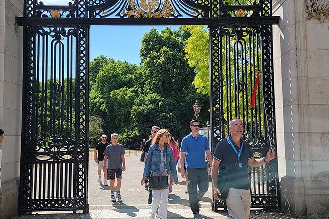 Buckingham Palace: Walking Tour with Entry & Audio Guide - Who this tour suits best, and who should rethink it