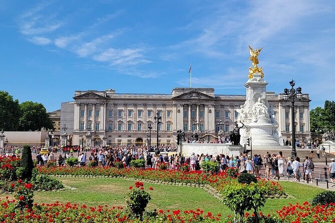 Buckingham Palace: Walking Tour with Entry & Audio Guide - The Mall walk: the red-carpet approach to Buckingham Palace