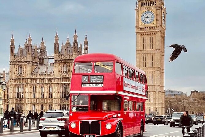 Buckingham Palace & Westminster Guided Walking Tour - Trafalgar Square and the Mall: The Photo-Perfect Royal Route