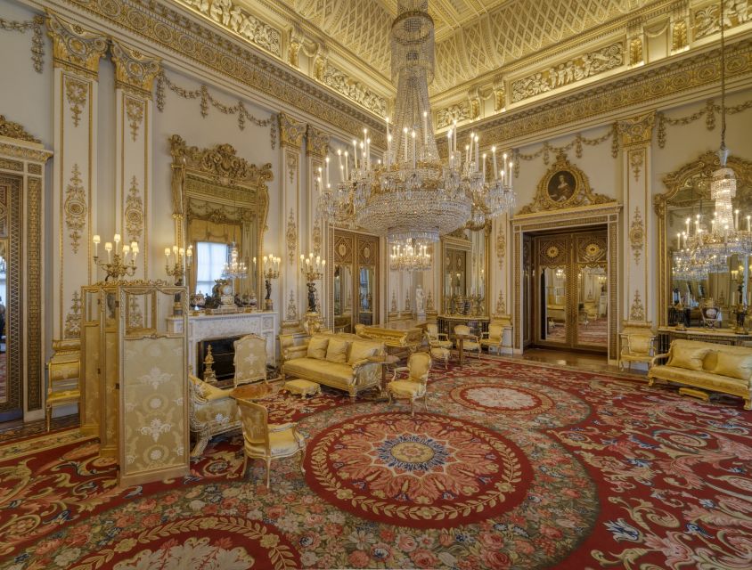 Buckingham Palace & Windsor Castle: Full-Day Tour - Lunch in the Victoria area: a short break, plan your next hour