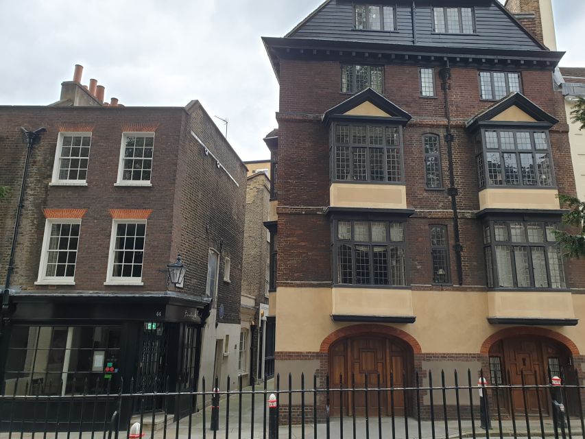 Burnings, Butchery & Black Death: London's Bloody Past - Meeting at Barbican: where the tour starts and how it stays manageable