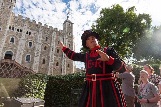 Changing of Guards, Big Ben, Tower of London, Beefeaters & Cruise - The Thames cruise: the calm break that makes the rest easier
