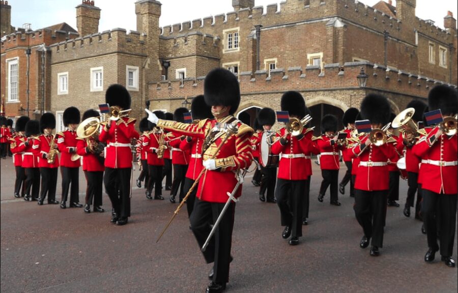 Changing of the Guard at Buckingham Palace - Quick takeaways before you go