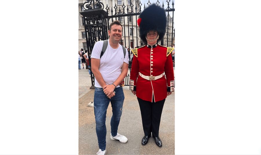 Changing of the Guard at Buckingham Palace - Buckingham Palace: the first ceremony moment and your photo plan