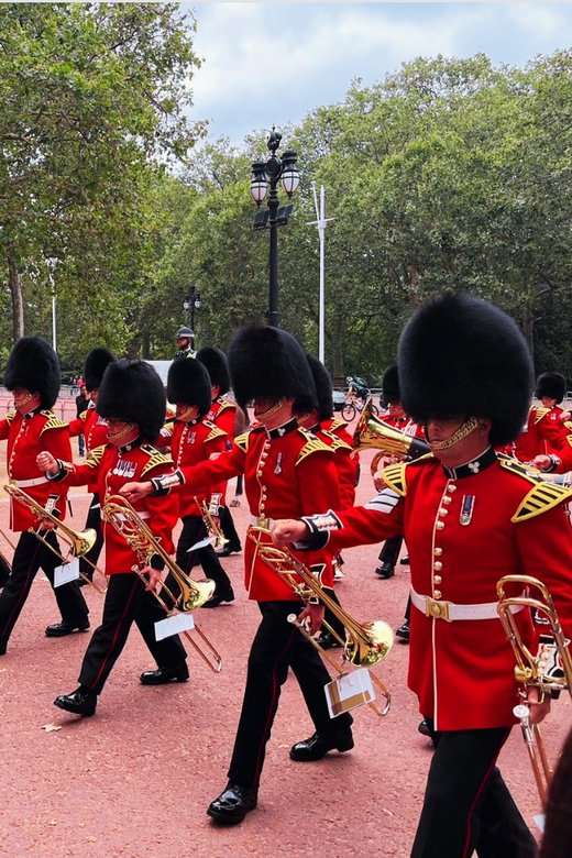 Changing of the Guard at Buckingham Palace - Crowds, timing, and how this tour helps you see without losing your mind