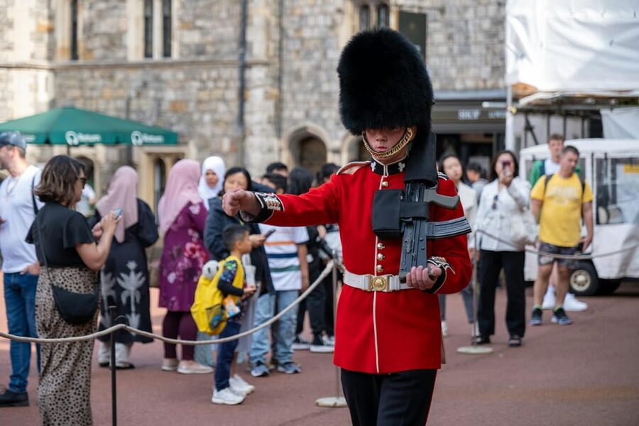 Changing of the Guard Experience in London - What I’d watch for on the day (so you don’t get surprised)
