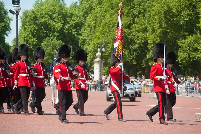 Changing of the Guard Guided Tour at Buckingham Palace - Will you see the exact moment at the palace gates?