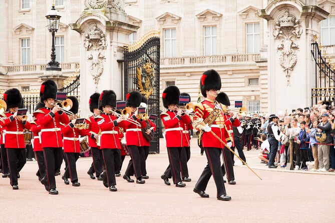 Changing of the Guard Guided Tour at Buckingham Palace - Meeting at Duke of York Column, St. James’s, and getting oriented