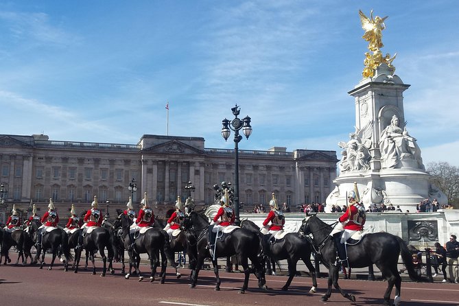 Changing of the Guard Guided Walking Tour in London - Why This Changing of the Guard Walk Beats Showing Up Randomly
