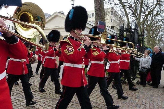 Changing of the Guard Guided Walking Tour in London - How the Views and Photo Spots Work in Real Life